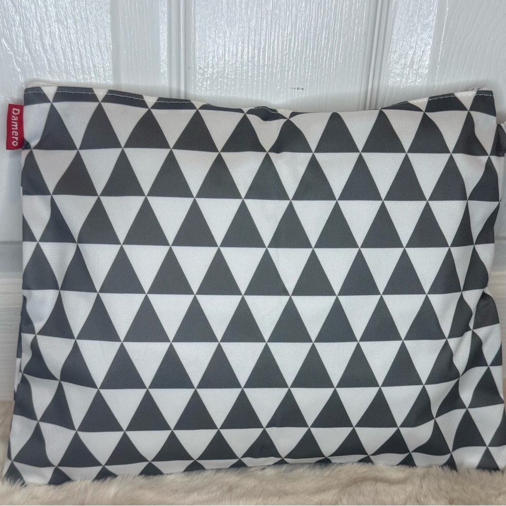 DAMERO GEOMETRIC WET DRY TRAVEL POUCH WITH HANDLE